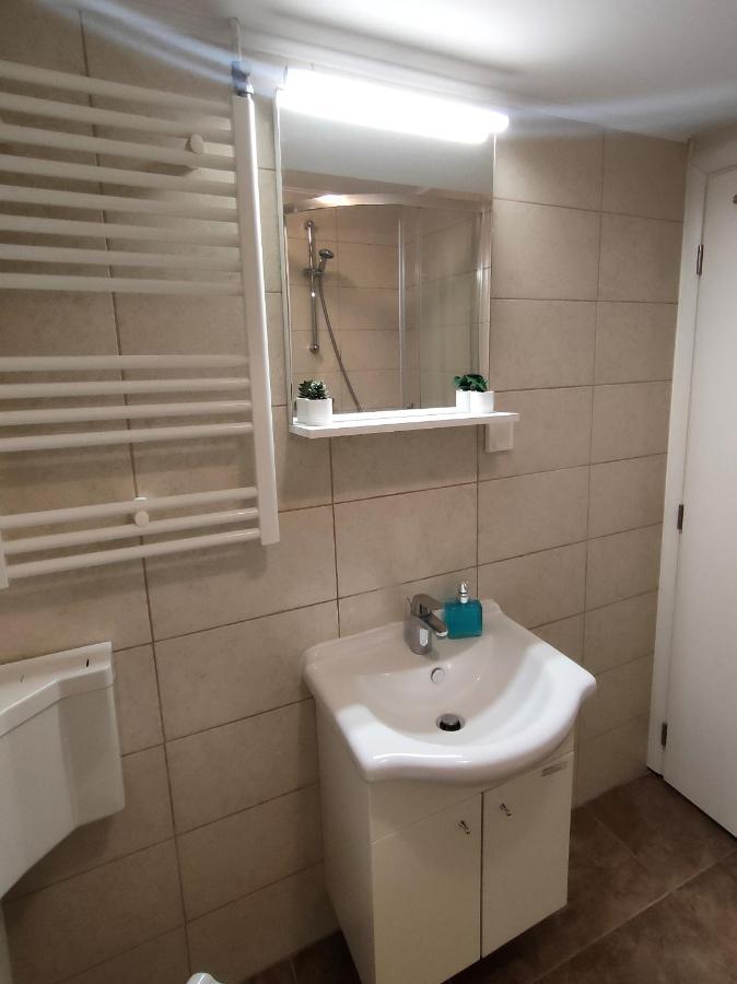 Comfort Rooms Remiza - Free Private Parking - Self Check-In Загреб Экстерьер фото