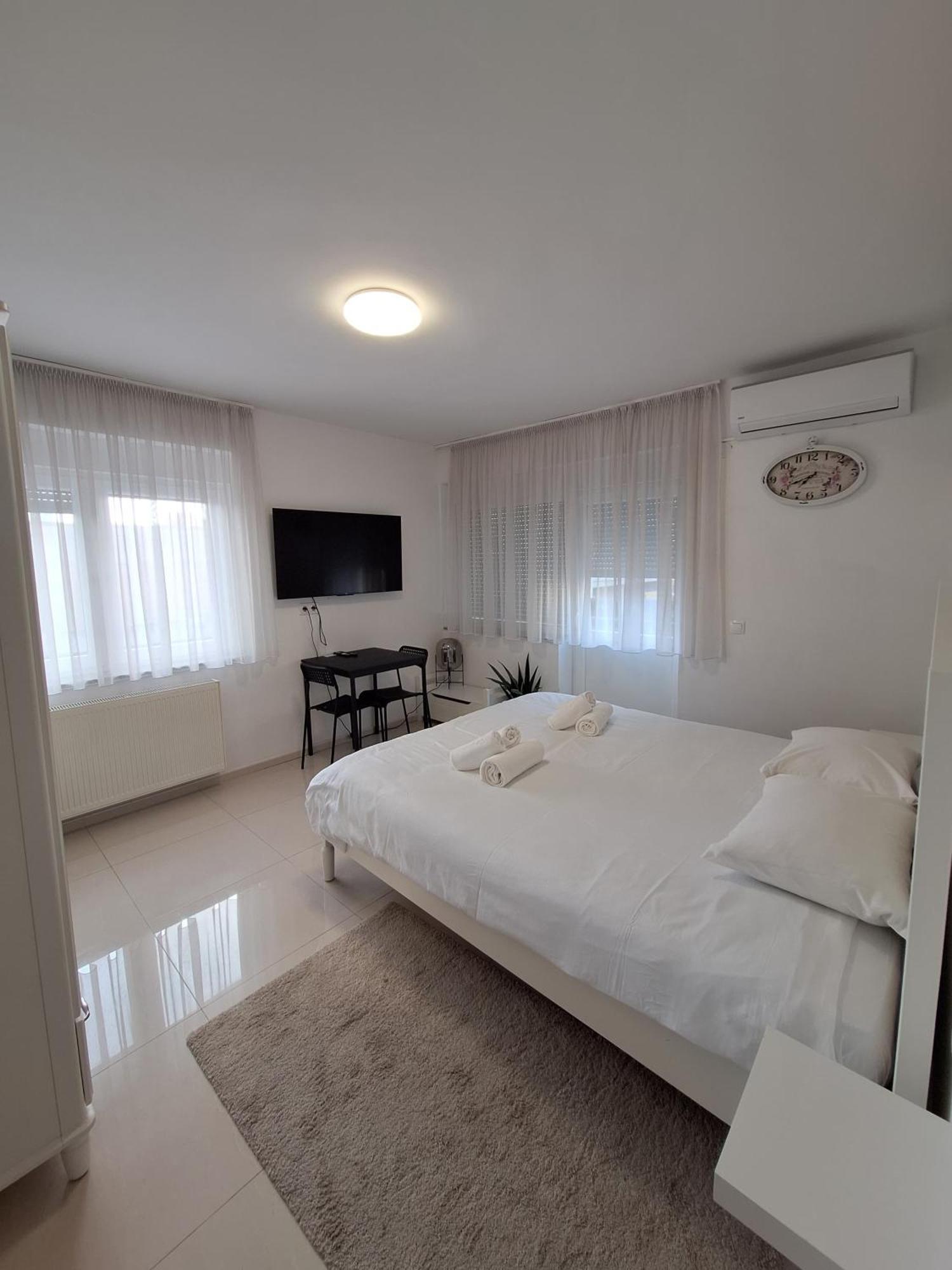 Comfort Rooms Remiza - Free Private Parking - Self Check-In Загреб Экстерьер фото